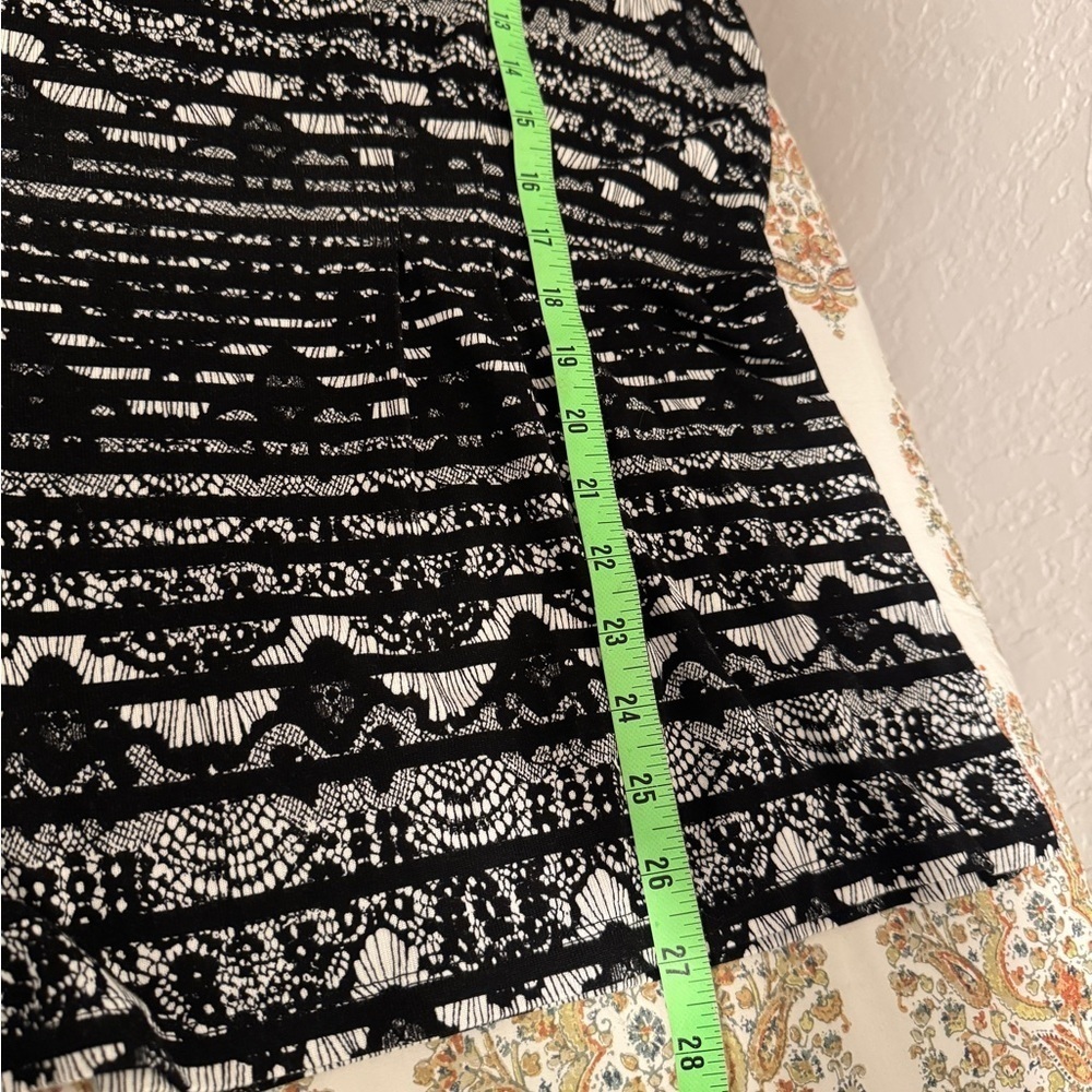 Ann Taylor Black and White Knit Top - Picture 7 of 10